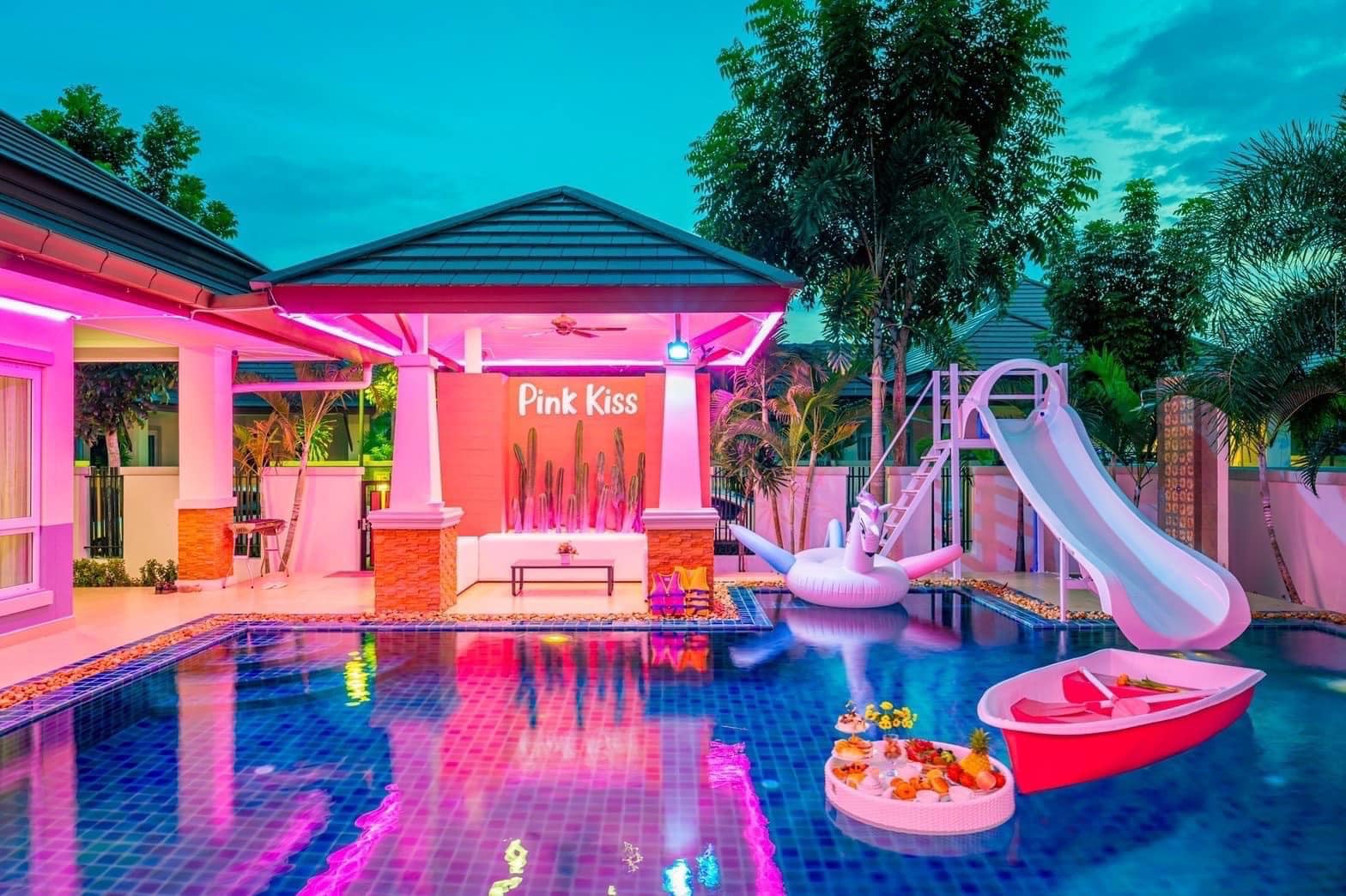 Pink Kiss Pool villa