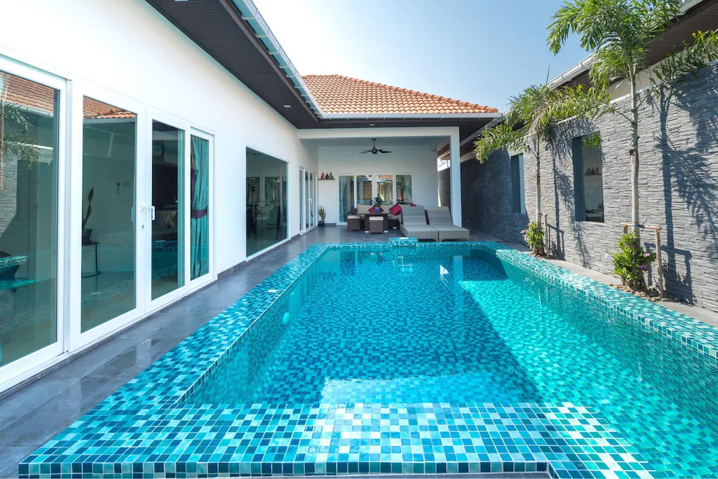 Majestic Residence pool villa by korawan