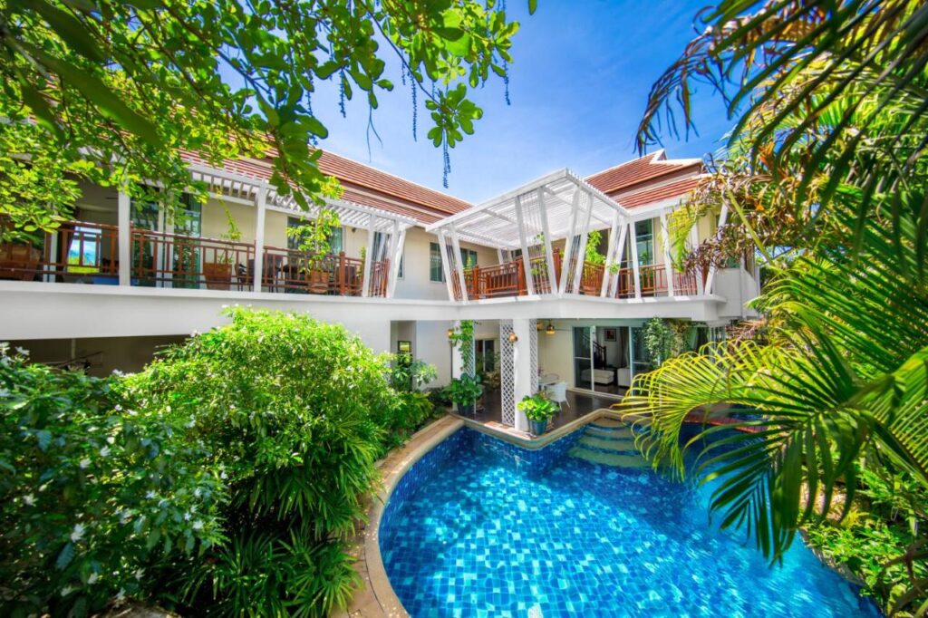 Paradise Tropicana 6 Bedroom Pool Villa, Karaoke