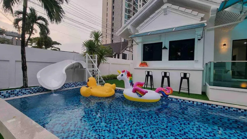 Luxury Brand new 4 Br Pool Villa 200m from Beach