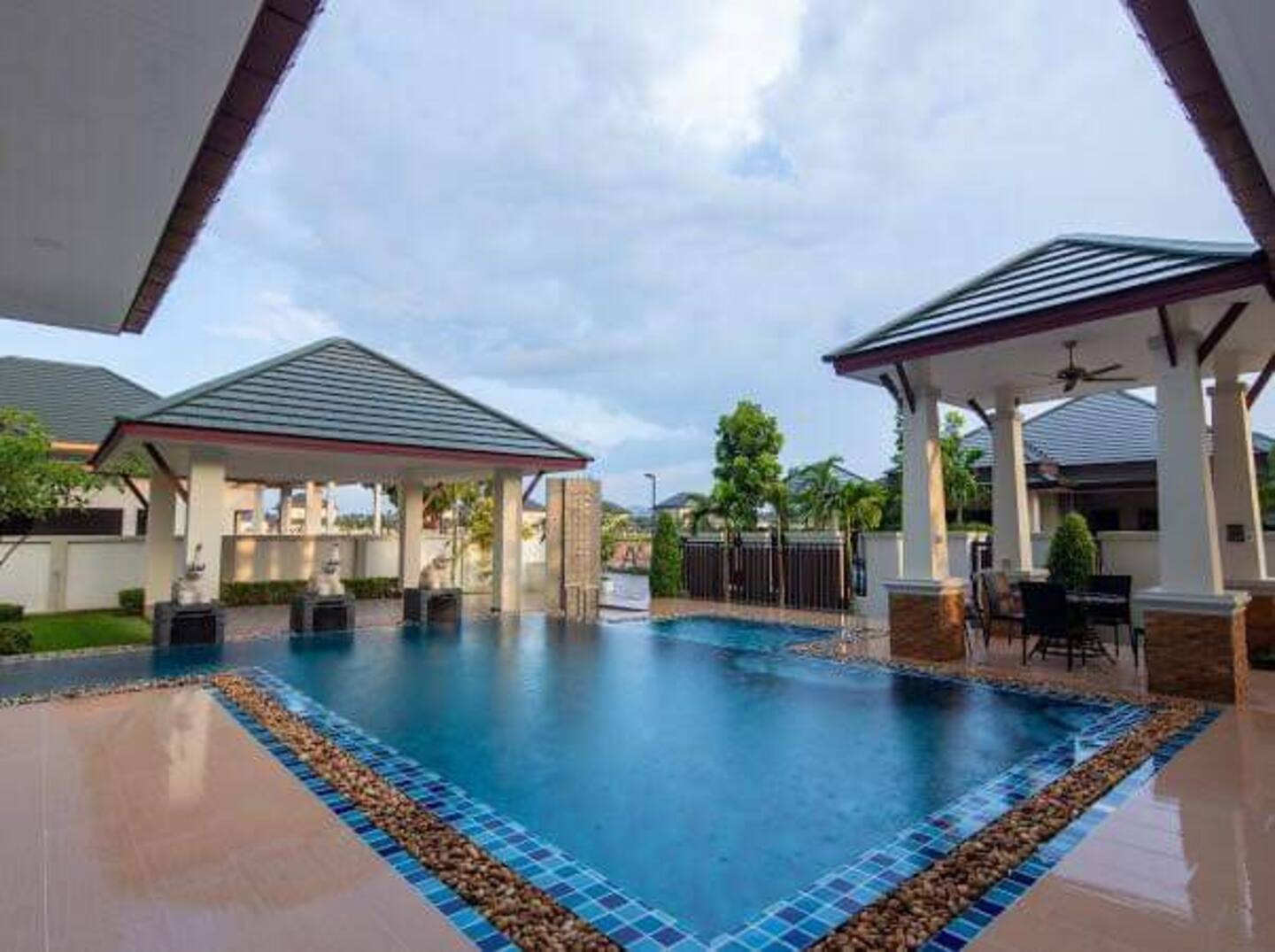 Nirvana Luxury Poolvilla