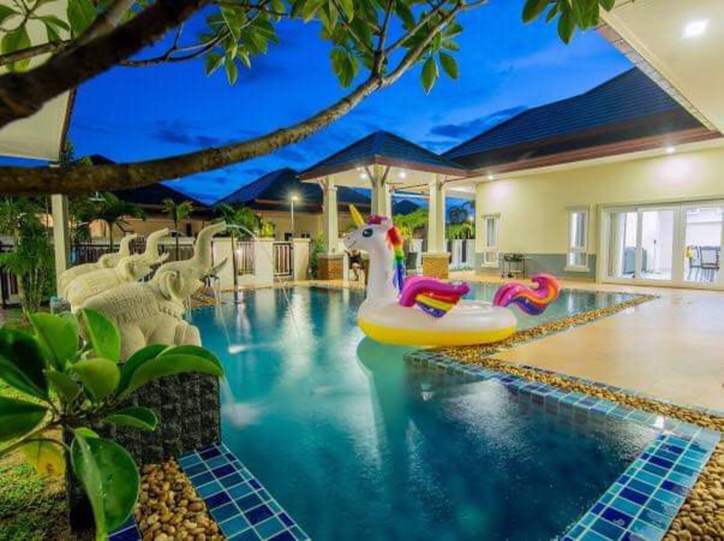 Nirvana Luxury Poolvilla